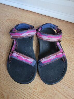 Teva size 12 kids girls pink sandals